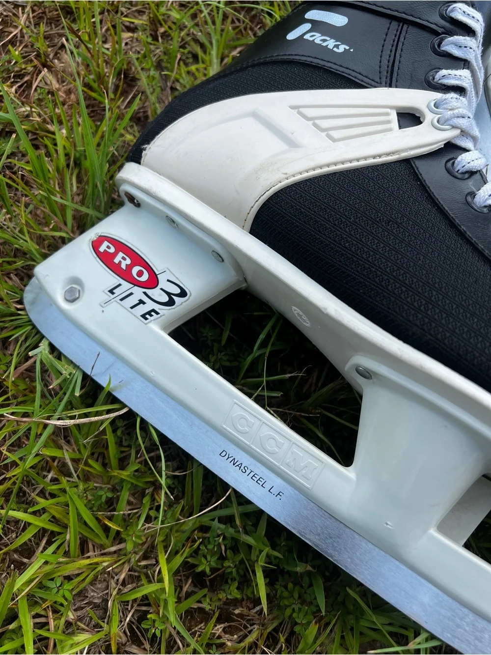 CLEAN Vintage CCM size 11 Mens Tacks 152 Ice Skate Boots